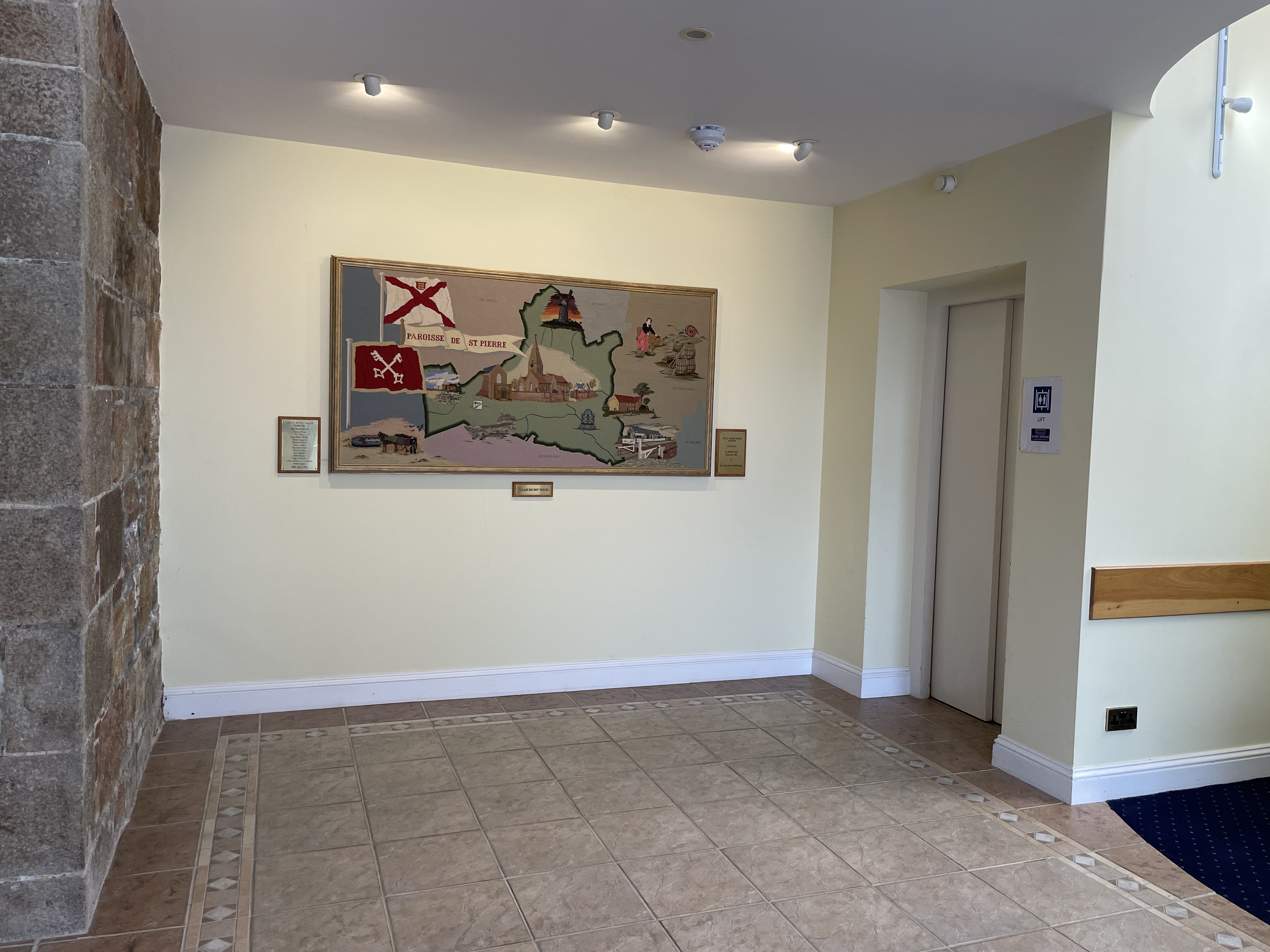 Lobby showing lift access.