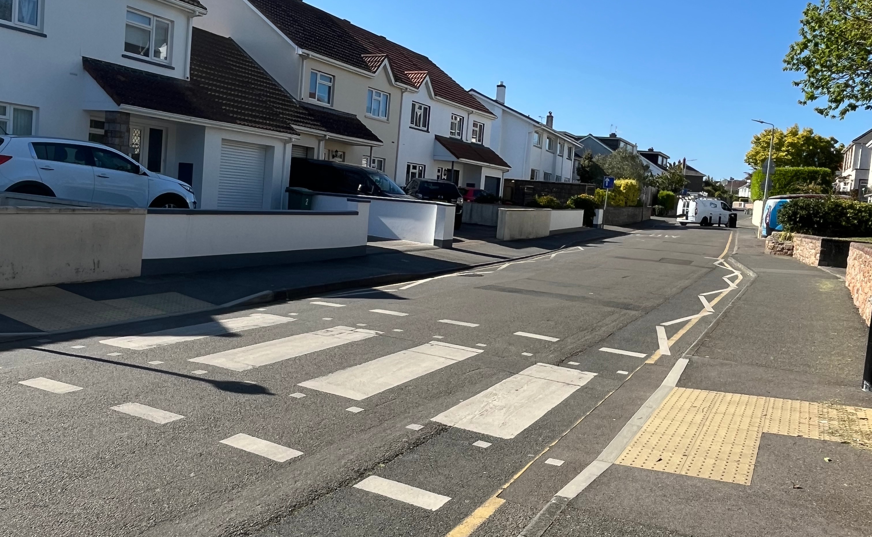 Approach to d'Auvergne School from La Pouquelaye with zebra crossing